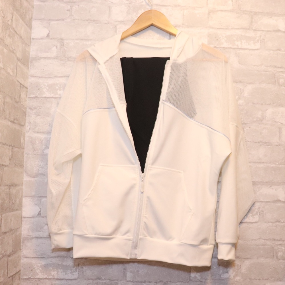 Athletic bundle - White Jacket/Black leggings